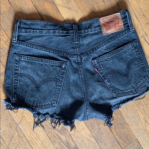 Levi High Waisted Shorts - Picture 2 of 3